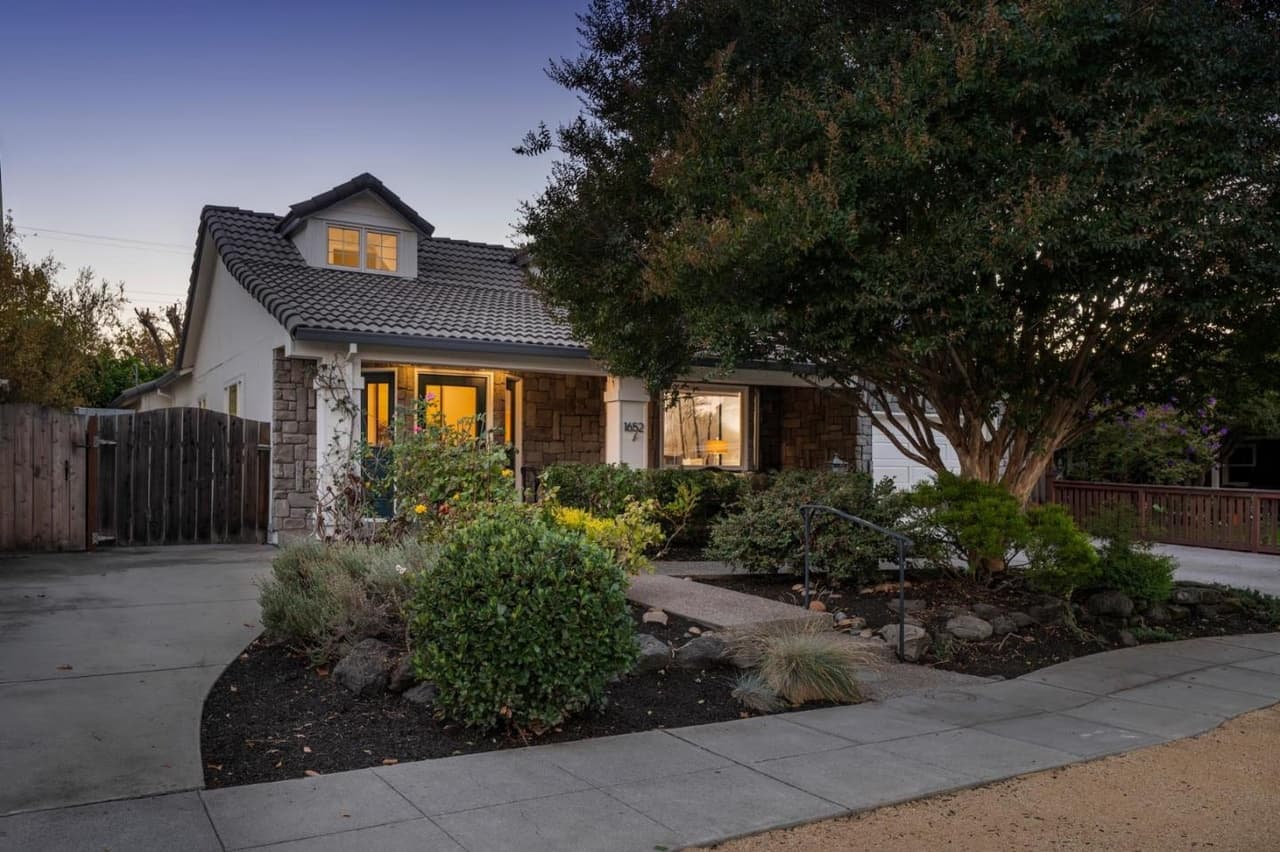 1652 Virginia Ave, Redwood City, CA 94061